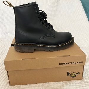 1460 SLIP RESISTANT LEATHER LACE UP BOOTS